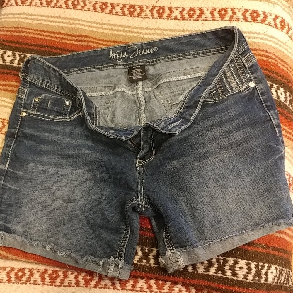 Ariya Denim Shorts 13/14 Mid Thigh